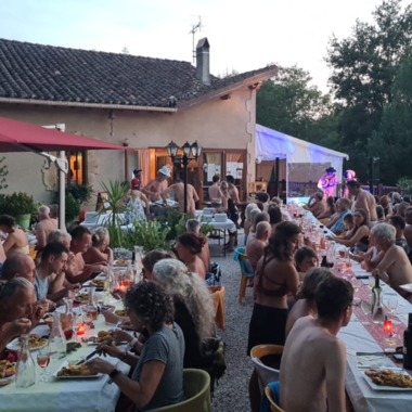 Dîner nu : à faire ou à ne pas faire ?