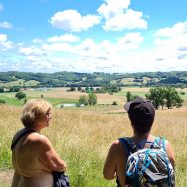 Comment interagir avec d'autres naturistes ?